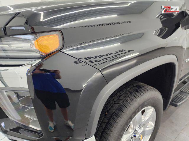 Photo of 2022 Black Chevrolet Silverado 2500