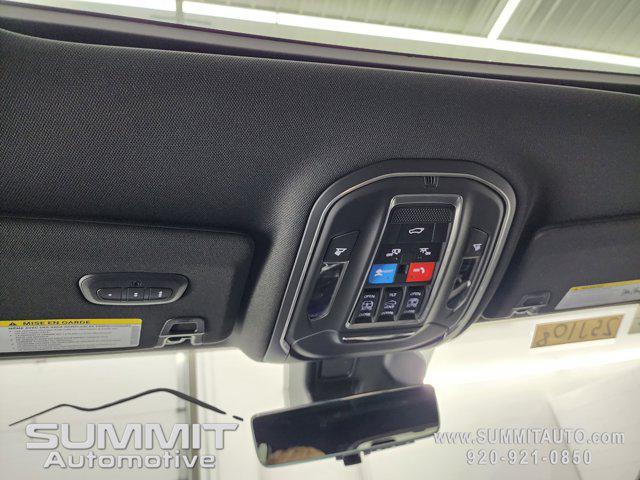 Photo of 2025 Diamond Black Crystal Pearlcoat Jeep Grand Cherokee L
