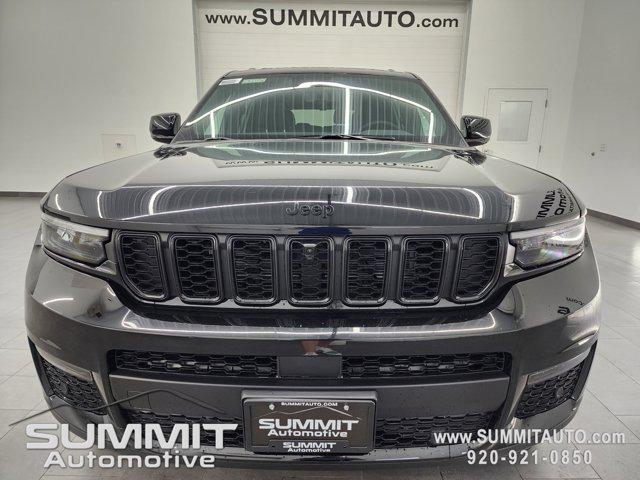 Photo of 2025 Diamond Black Crystal Pearlcoat Jeep Grand Cherokee L