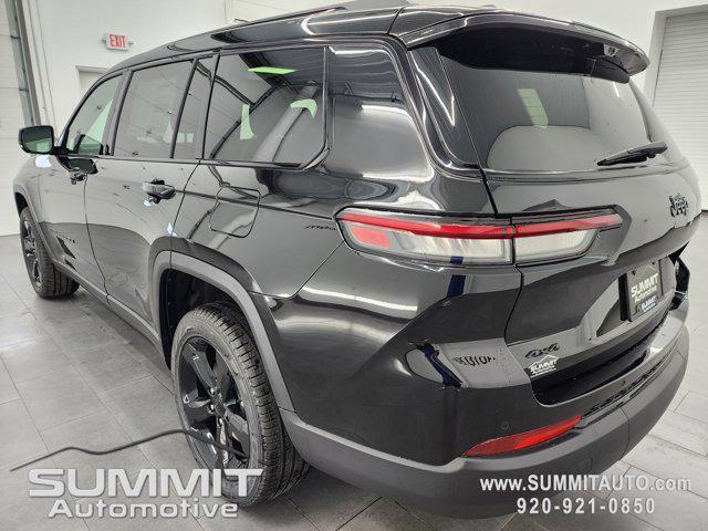 Photo of 2025 Diamond Black Crystal Pearlcoat Jeep Grand Cherokee L