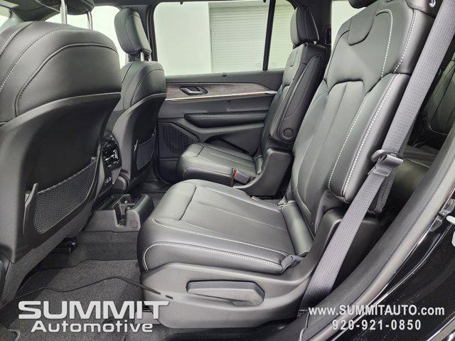 Photo of 2025 Diamond Black Crystal Pearlcoat Jeep Grand Cherokee L