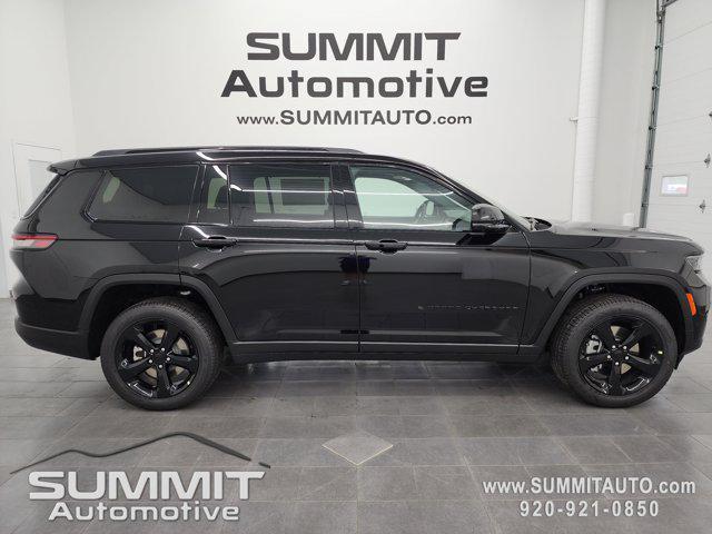 Photo of 2025 Diamond Black Crystal Pearlcoat Jeep Grand Cherokee L