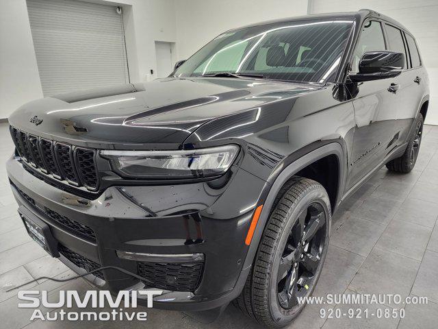 Photo of 2025 Diamond Black Crystal Pearlcoat Jeep Grand Cherokee L