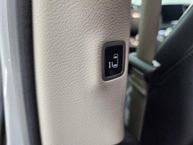 Photo of 2023 Silver Mist Clearcoat Chrysler Pacifica