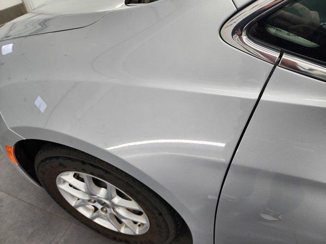 Photo of 2023 Silver Mist Clearcoat Chrysler Pacifica