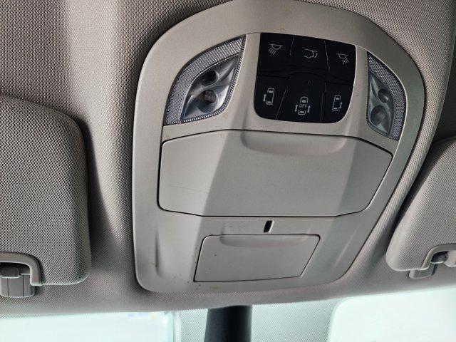 Photo of 2023 Silver Mist Clearcoat Chrysler Pacifica