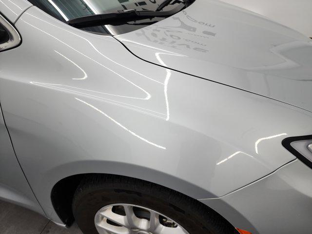 Photo of 2023 Silver Mist Clearcoat Chrysler Pacifica