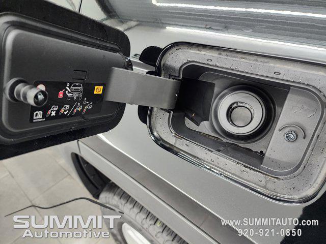 Photo of 2025 Diamond Black Crystal Pearlcoat Jeep Grand Cherokee
