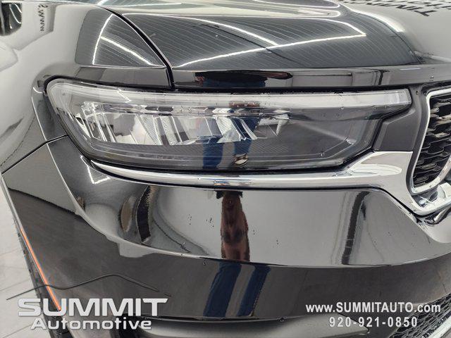 Photo of 2025 Diamond Black Crystal Pearlcoat Jeep Grand Cherokee