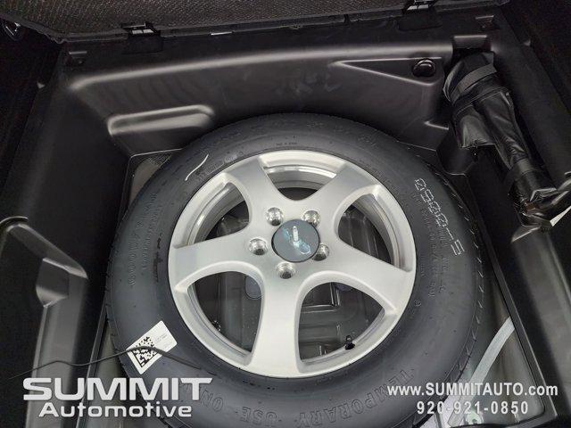 Photo of 2025 Diamond Black Crystal Pearlcoat Jeep Grand Cherokee