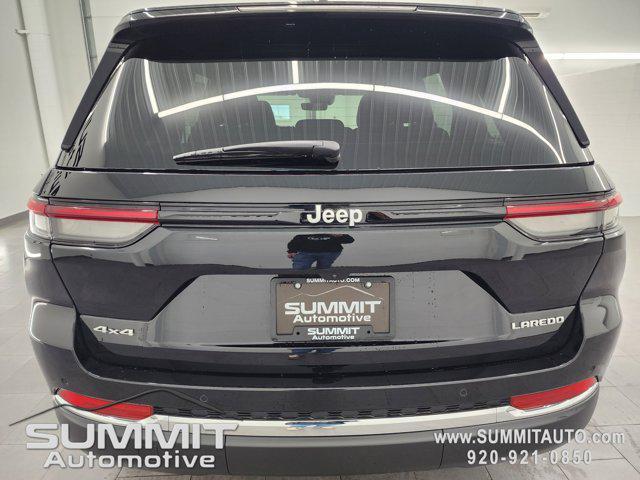Photo of 2025 Diamond Black Crystal Pearlcoat Jeep Grand Cherokee