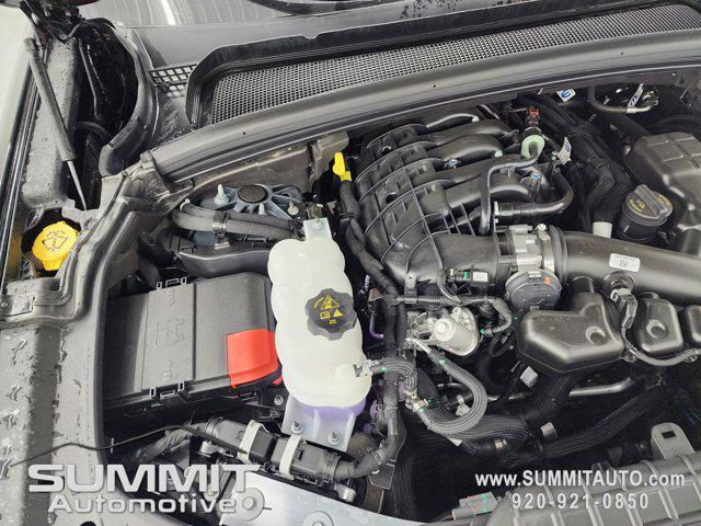 Photo of 2025 Diamond Black Crystal Pearlcoat Jeep Grand Cherokee