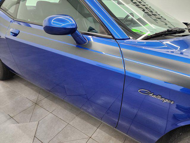 Photo of 2012 Blue Streak Pearl Dodge Challenger