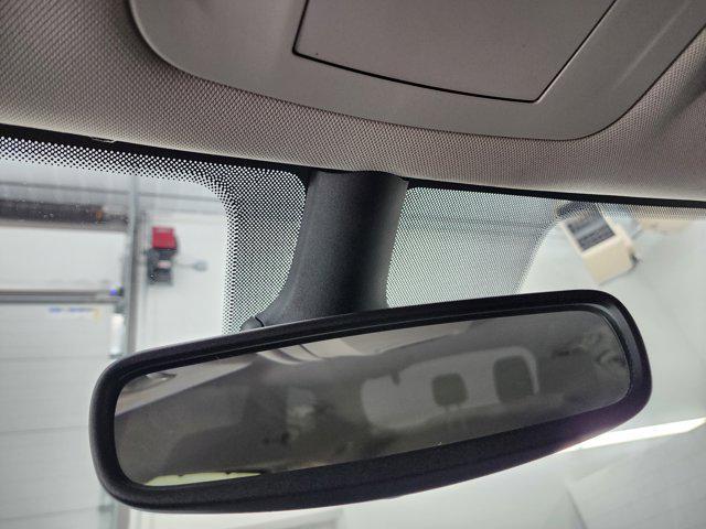 Photo of 2023 Silver Mist Clearcoat Chrysler Pacifica