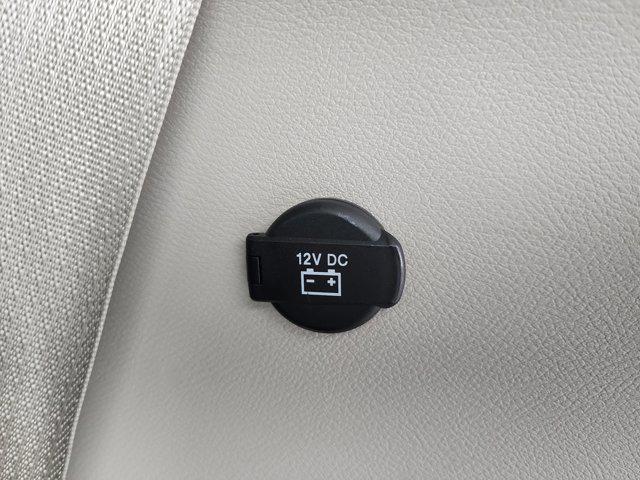 Photo of 2023 Silver Mist Clearcoat Chrysler Pacifica