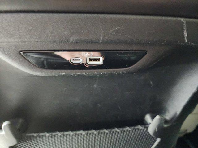Photo of 2023 Silver Mist Clearcoat Chrysler Pacifica