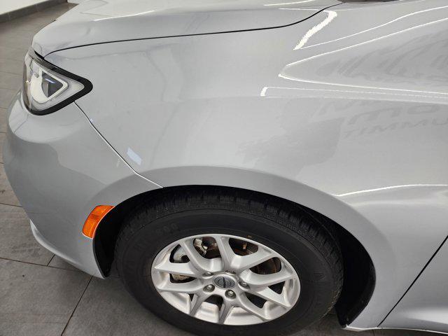 Photo of 2023 Silver Mist Clearcoat Chrysler Pacifica