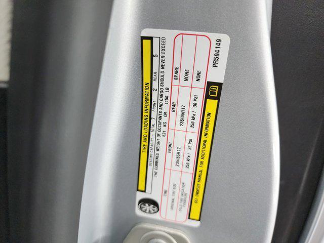 Photo of 2023 Silver Mist Clearcoat Chrysler Pacifica