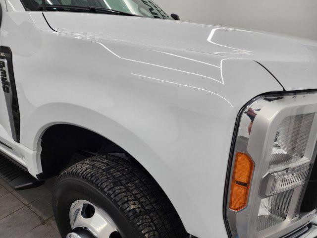 Photo of 2023 Oxford White Ford F-350