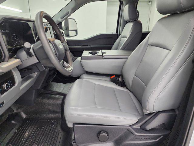 Photo of 2023 Oxford White Ford F-350