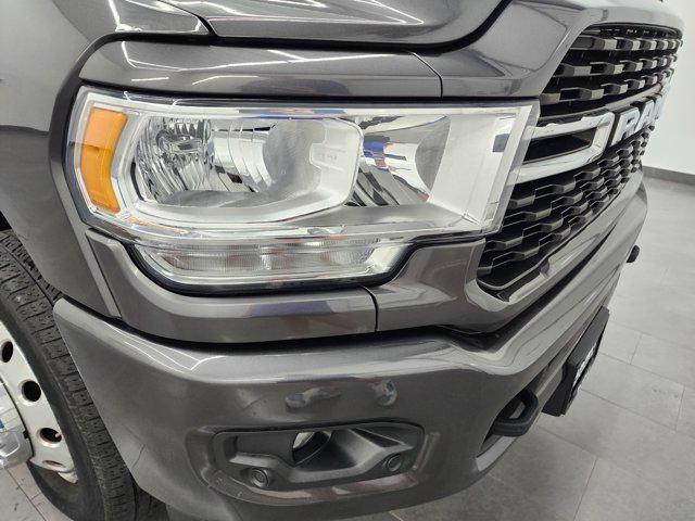 Photo of 2022 Granite Crystal Metallic Clearcoat RAM 3500