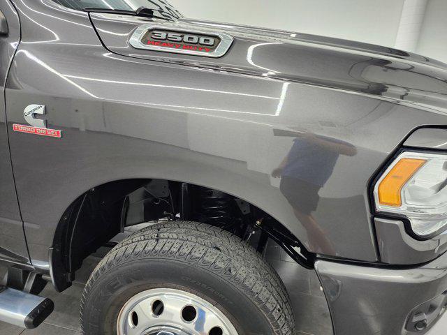 Photo of 2022 Granite Crystal Metallic Clearcoat RAM 3500