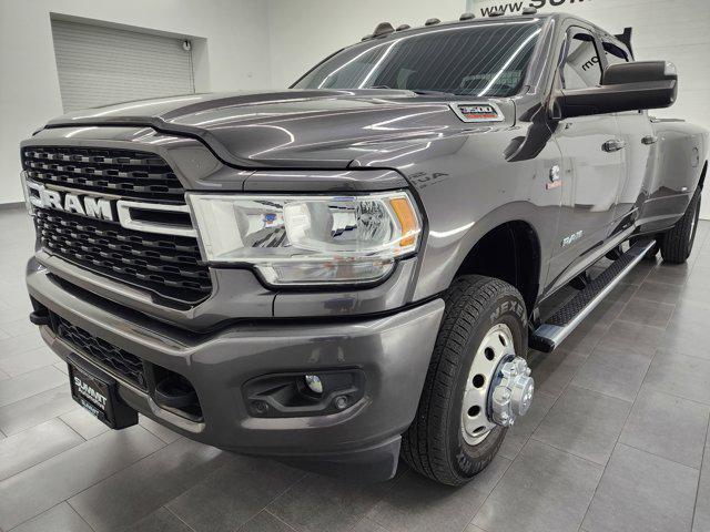 Photo of 2022 Granite Crystal Metallic Clearcoat RAM 3500