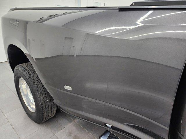 Photo of 2022 Granite Crystal Metallic Clearcoat RAM 3500