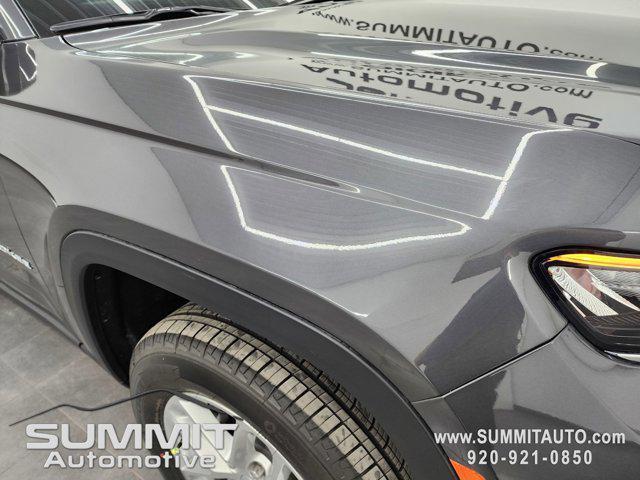 Photo of 2025 Baltic Gray Metallic Clearcoat Jeep Grand Cherokee L