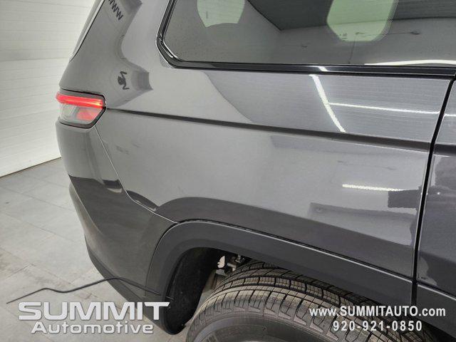 Photo of 2025 Baltic Gray Metallic Clearcoat Jeep Grand Cherokee L