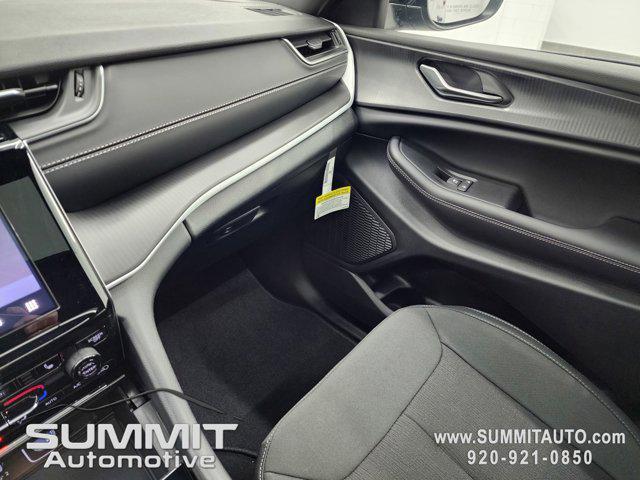 Photo of 2025 Baltic Gray Metallic Clearcoat Jeep Grand Cherokee L