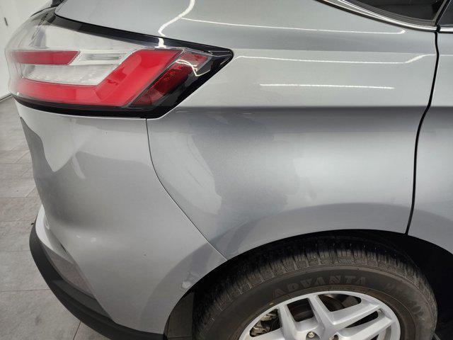 Photo of 2024 Iconic Silver Metallic Ford Edge