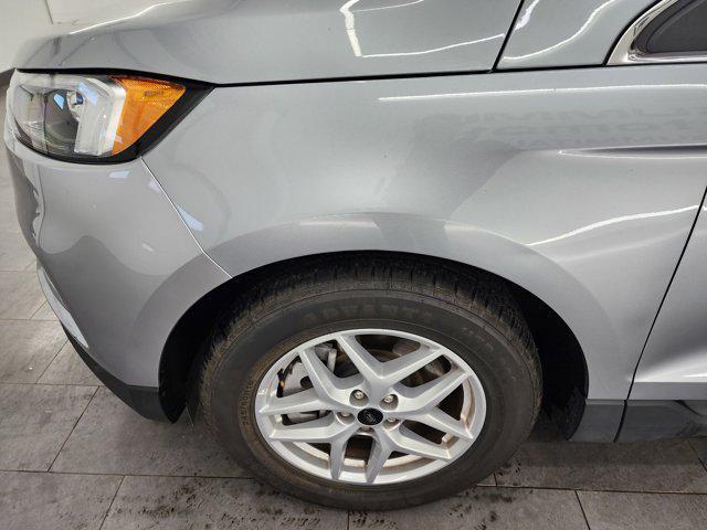 Photo of 2024 Iconic Silver Metallic Ford Edge