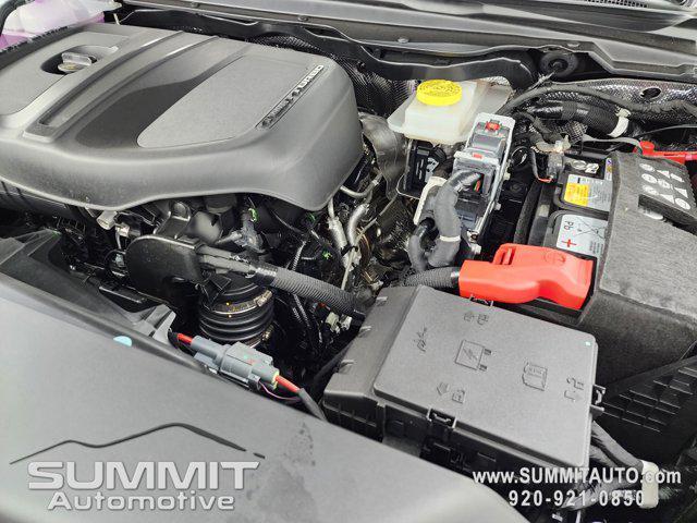 Photo of 2026 Diamond Black Crystal Pearlcoat RAM 1500
