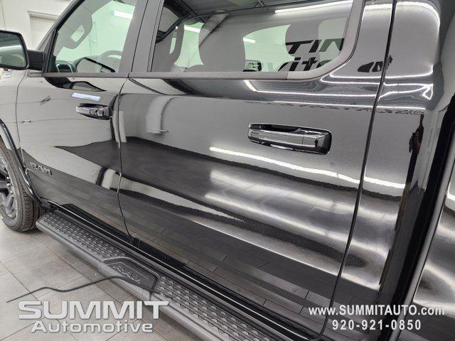 Photo of 2026 Diamond Black Crystal Pearlcoat RAM 1500