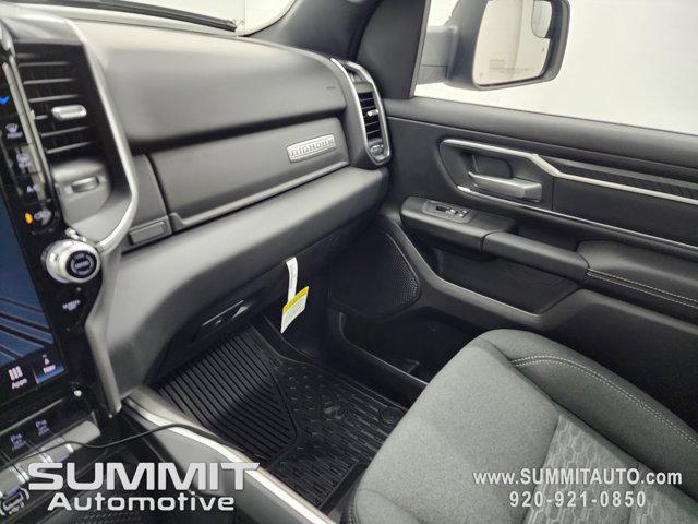 Photo of 2026 Diamond Black Crystal Pearlcoat RAM 1500