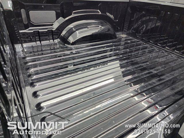 Photo of 2026 Diamond Black Crystal Pearlcoat RAM 1500