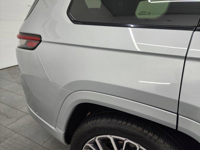 Photo of 2021 Silver Zynith Jeep Grand Cherokee L