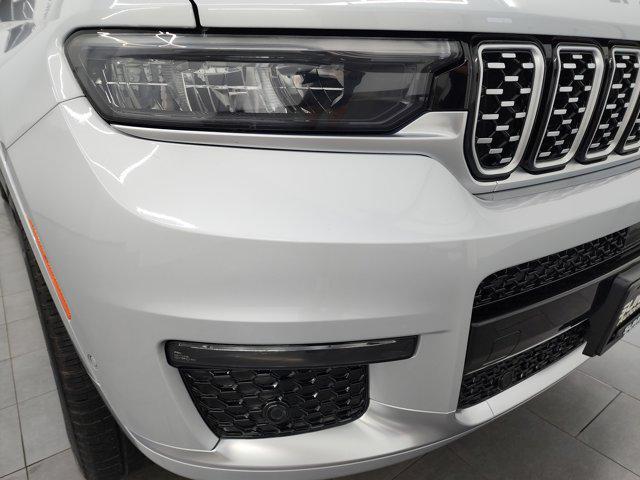 Photo of 2021 Silver Zynith Jeep Grand Cherokee L