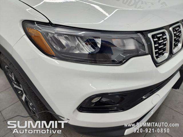 Photo of 2025 Bright White Clearcoat Jeep Compass