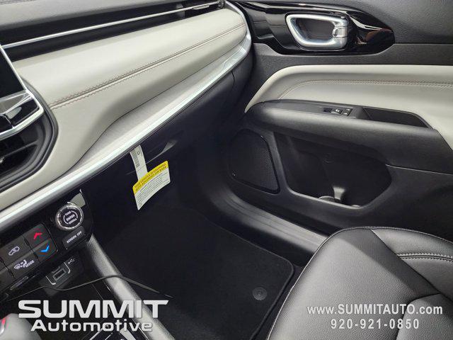 Photo of 2025 Bright White Clearcoat Jeep Compass