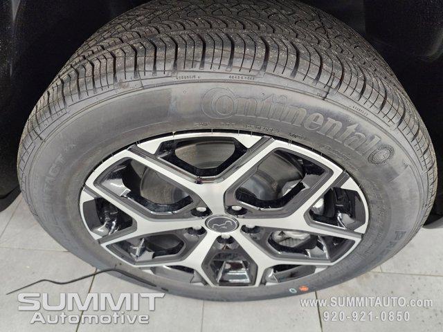 Photo of 2025 Bright White Clearcoat Jeep Compass
