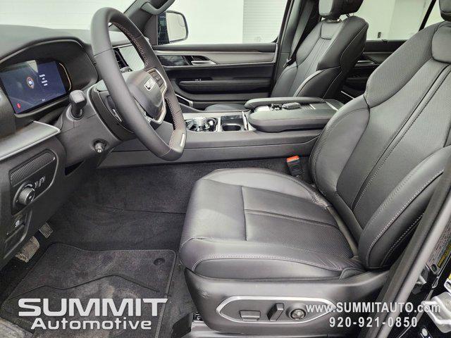 Photo of 2025 Diamond Black Crystal Pearlcoat Jeep Wagoneer