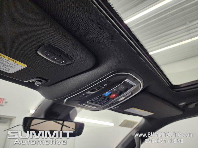 Photo of 2025 Diamond Black Crystal Pearlcoat Jeep Wagoneer