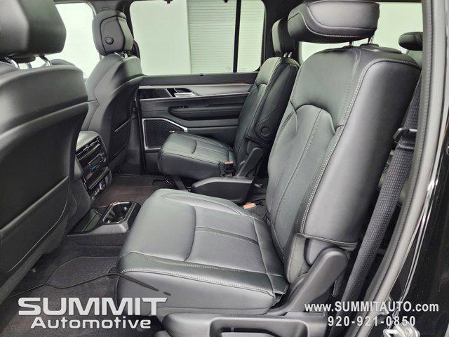 Photo of 2025 Diamond Black Crystal Pearlcoat Jeep Wagoneer