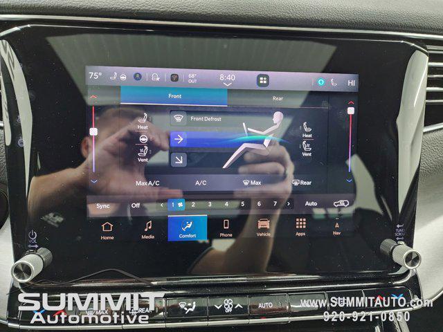 Photo of 2025 Diamond Black Crystal Pearlcoat Jeep Wagoneer