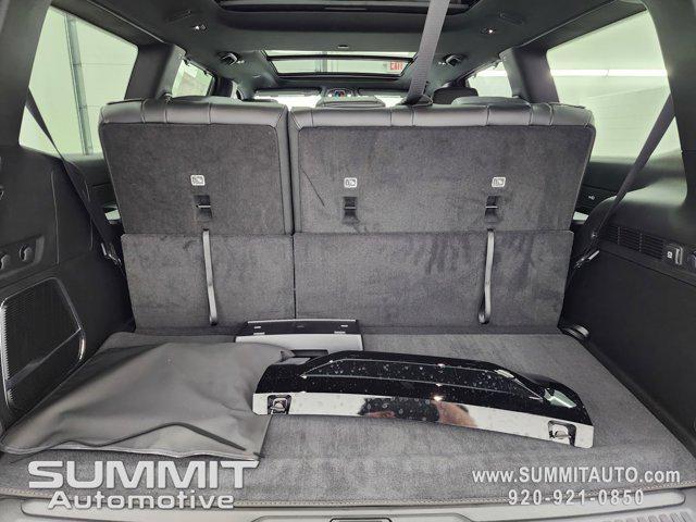 Photo of 2025 Diamond Black Crystal Pearlcoat Jeep Wagoneer