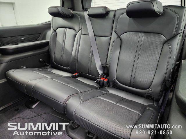 Photo of 2025 Diamond Black Crystal Pearlcoat Jeep Wagoneer