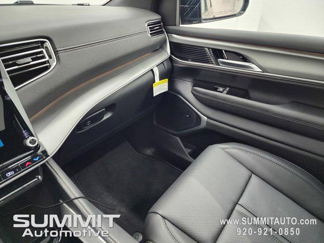 Photo of 2025 Diamond Black Crystal Pearlcoat Jeep Wagoneer