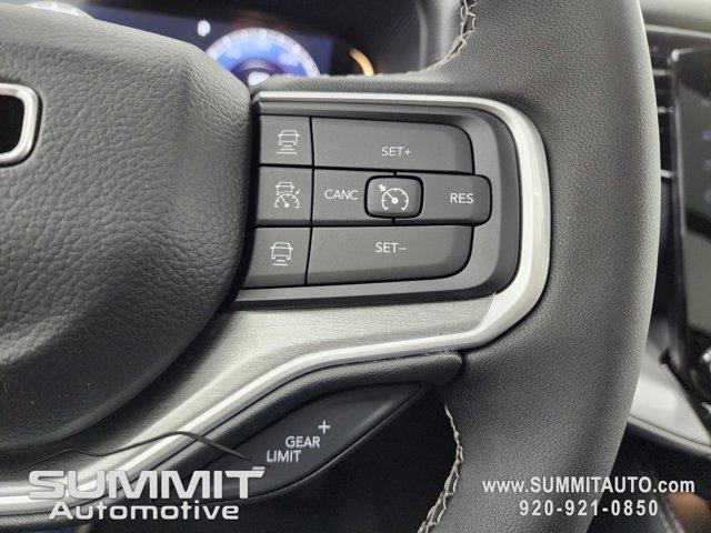 Photo of 2025 Diamond Black Crystal Pearlcoat Jeep Wagoneer